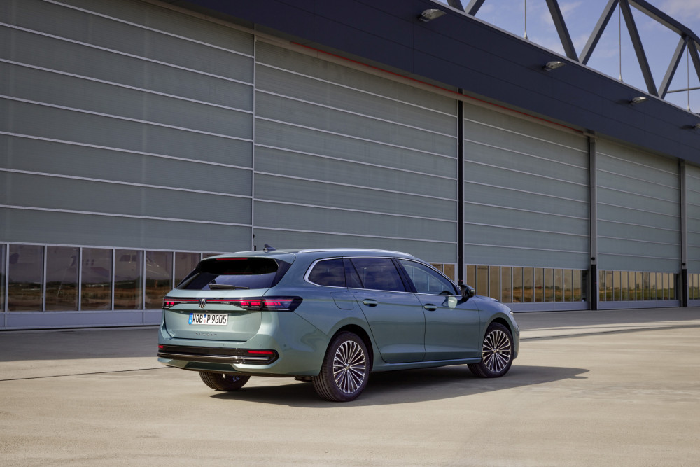 Volkswagen Passat Variant Elegance mariposit green 2024